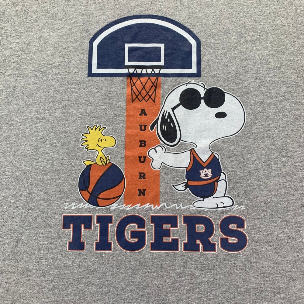 Auburn Tigers Snoopy Woodstock Basketball Graphic T Shirt Gray Men's 3XL